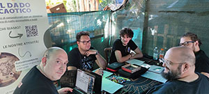 Giocatori ai tavoli durante GDR sotto la Montagna